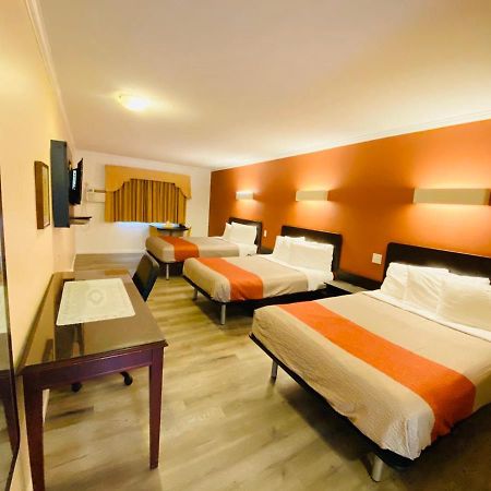 The Revelstoke Gateway Inn Экстерьер фото