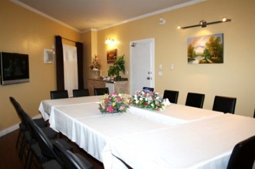 The Revelstoke Gateway Inn Экстерьер фото