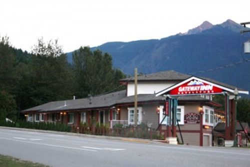 The Revelstoke Gateway Inn Экстерьер фото